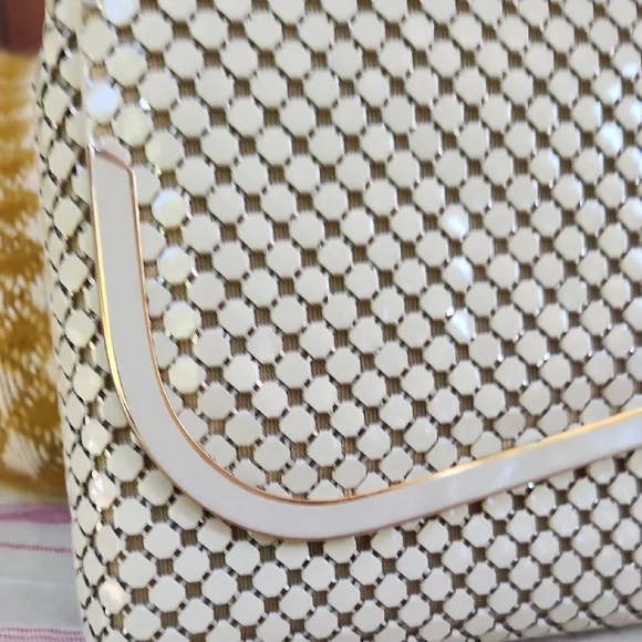 Metal Mesh Cream Clutch Purse handbag with gloves Vintage - Picture 3 of 7